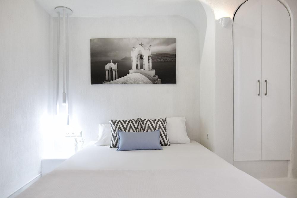 Privee Santorini Hotel เปริสซา ภายนอก รูปภาพ