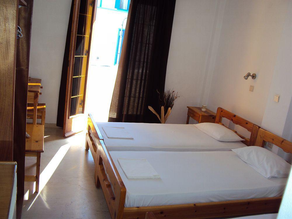 Privee Santorini Hotel เปริสซา ภายนอก รูปภาพ