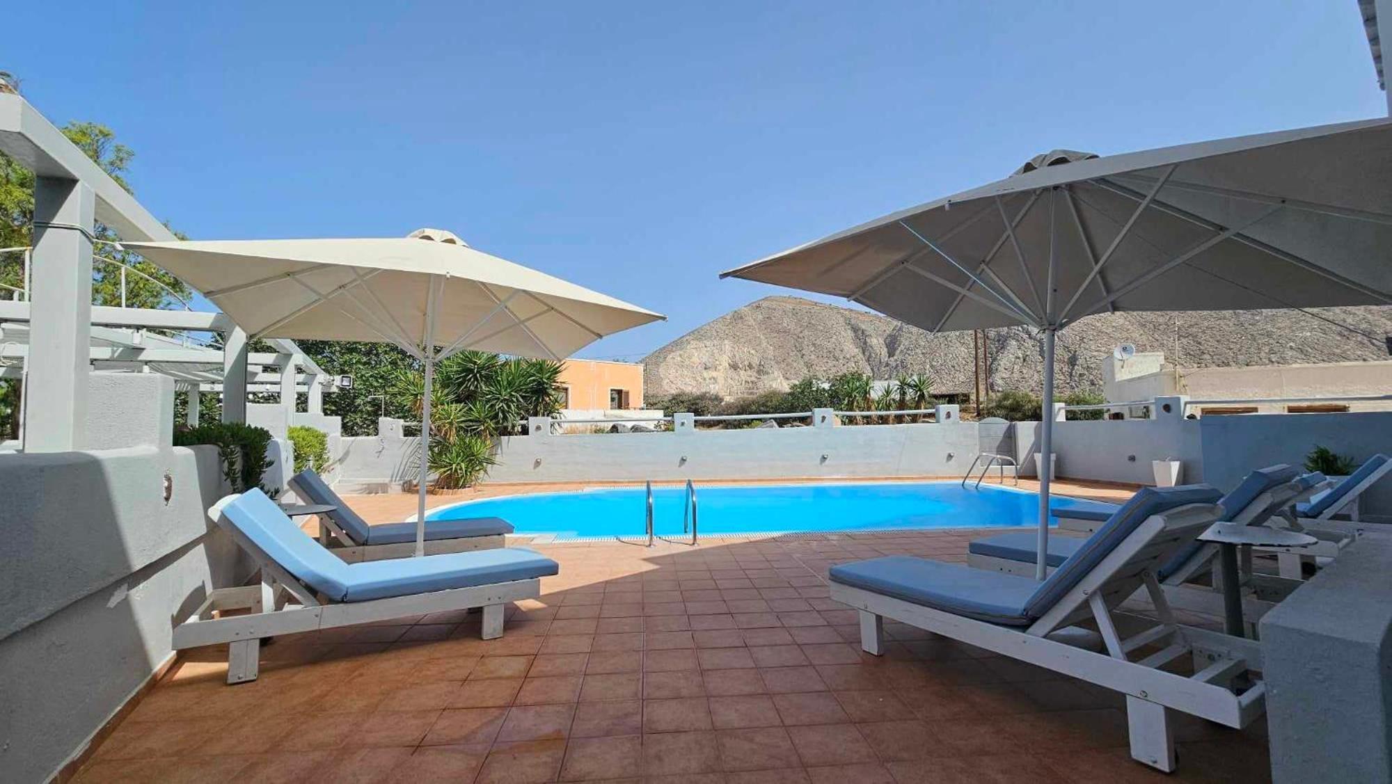 Privee Santorini Hotel เปริสซา ภายนอก รูปภาพ