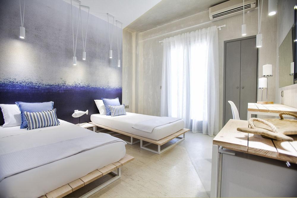 Privee Santorini Hotel เปริสซา ภายนอก รูปภาพ