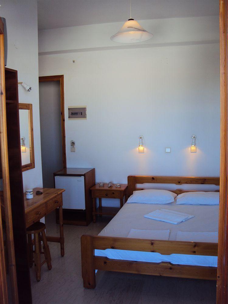 Privee Santorini Hotel เปริสซา ภายนอก รูปภาพ