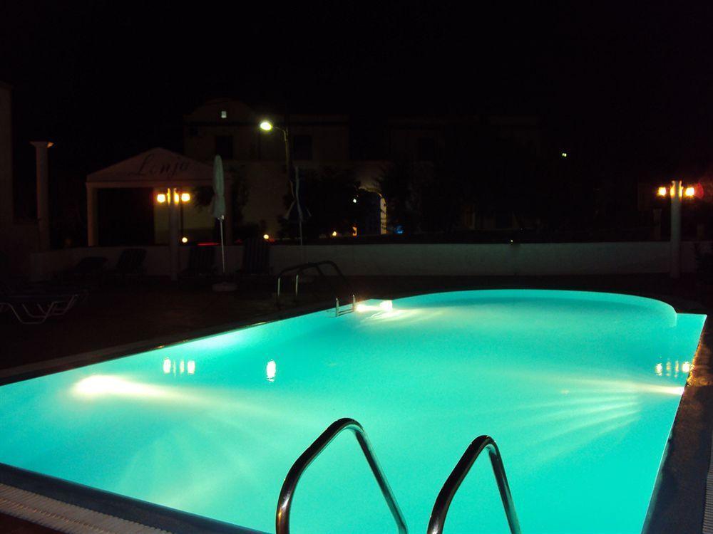 Privee Santorini Hotel เปริสซา ภายนอก รูปภาพ