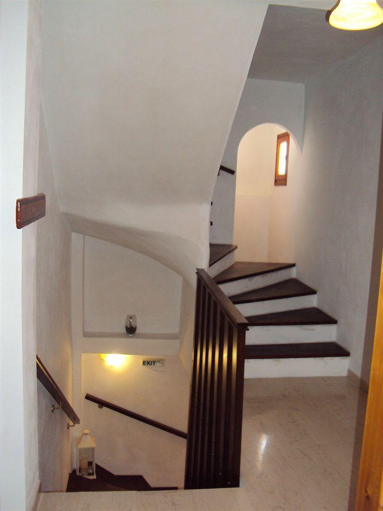 Privee Santorini Hotel เปริสซา ภายนอก รูปภาพ