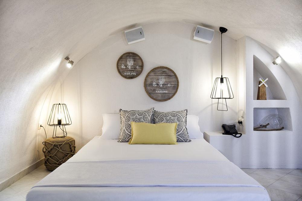 Privee Santorini Hotel เปริสซา ภายนอก รูปภาพ