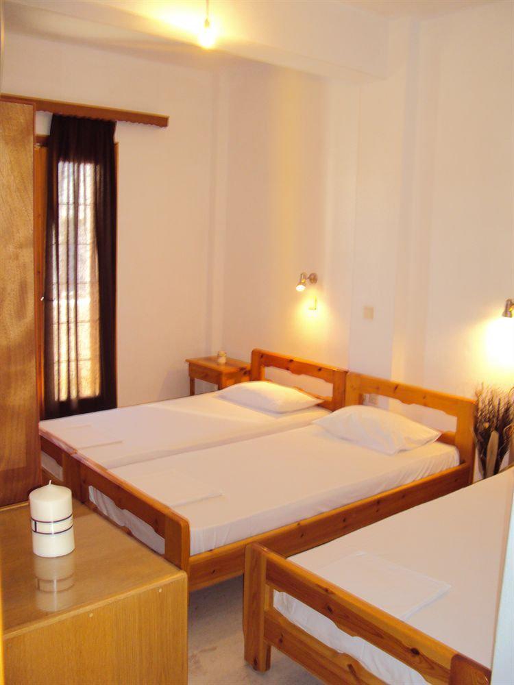 Privee Santorini Hotel เปริสซา ภายนอก รูปภาพ