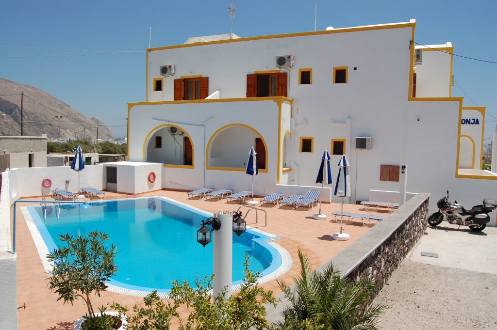 Privee Santorini Hotel เปริสซา ภายนอก รูปภาพ