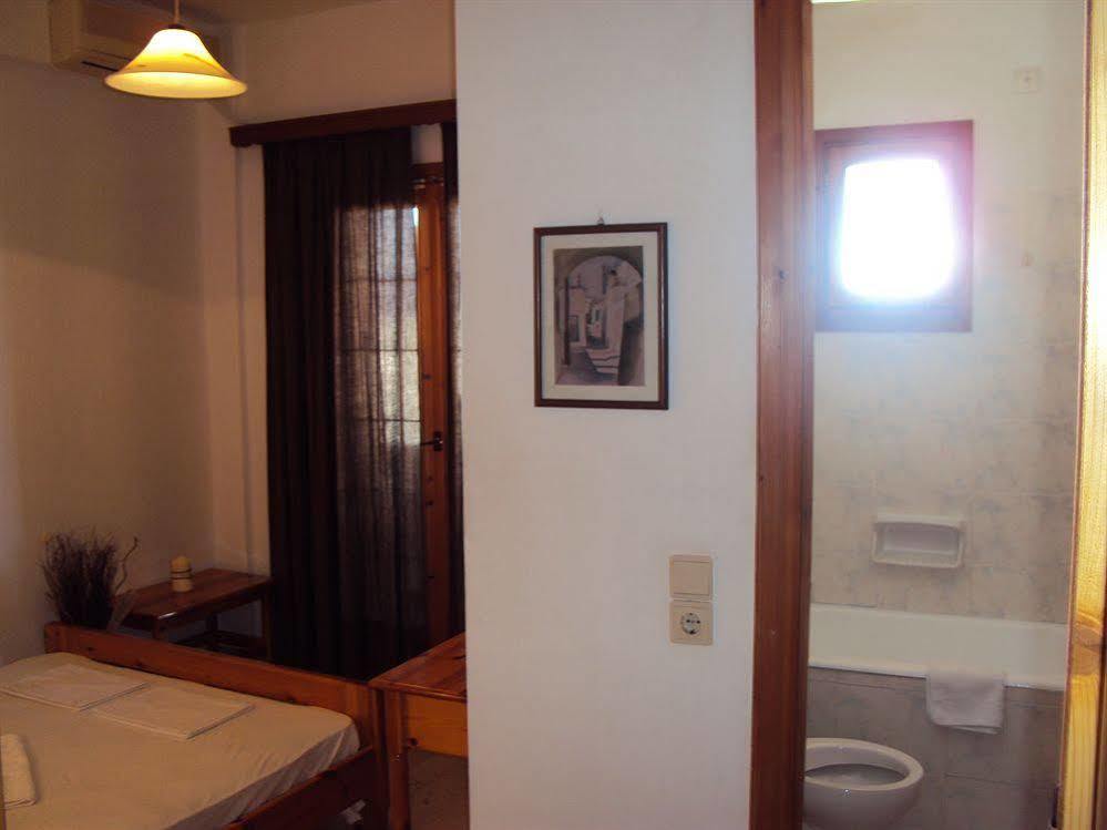 Privee Santorini Hotel เปริสซา ภายนอก รูปภาพ