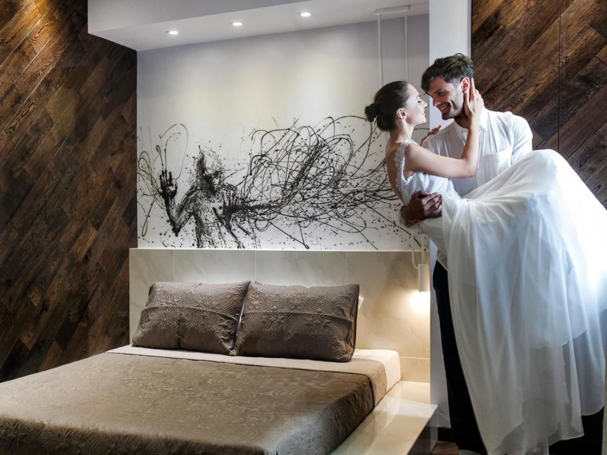 Privee Santorini Hotel เปริสซา ภายนอก รูปภาพ